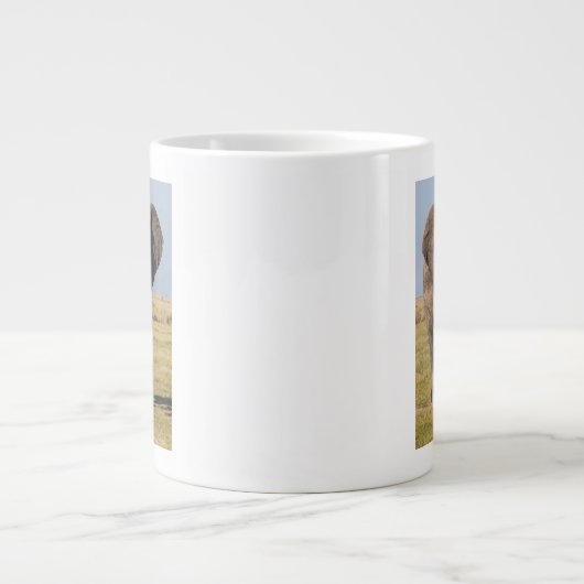 攻撃的なポーズのゾウ ジャンボコーヒーマグカップ (正面)