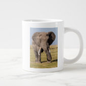 攻撃的なポーズのゾウ ジャンボコーヒーマグカップ (右)