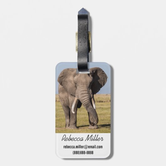 攻撃的なポーズをとった象 ラゲッジタグ (裏面縦)