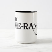 放し飼いの鶏のマグ ツートーンマグカップ (中央)