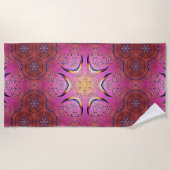 放射ハート万華鏡のように千変万化するパターン ビーチタオル (正面)