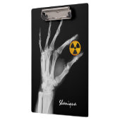 放射線シンボルを手で持つ  クリップボード (左)