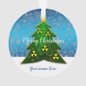 放射線シンボル付きの緑のクリスマスツリー オーナメント (裏面)