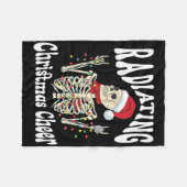 放射線科のクリスマス気分を満喫するX線ラッドテック フリースブランケット (正面(横))