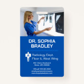 放射線科医による患者X線の検査 バッジ (正面)