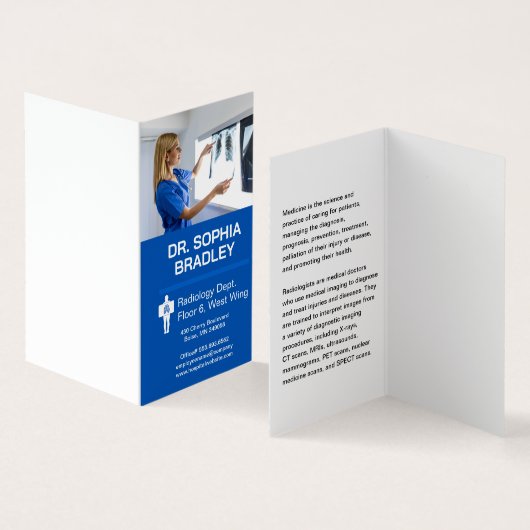 放射線科医による患者X線の検査 名刺 (内部&外部)