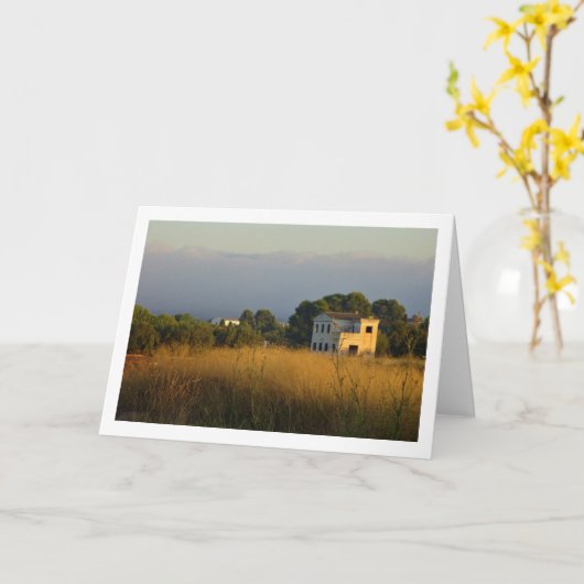 放棄されたカントリーファームハウスランドスケープ カード (黄色い花)
