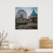 放棄されたカーニバル空の観覧車とテント ポスター (キッチン)