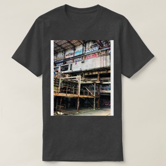 放棄された建物グラフィティTシャツ Tシャツ (デザイン正面)