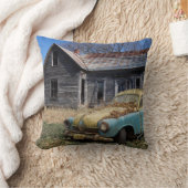 放棄された車と農家 クッション (ブランケット)