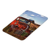 放棄された農場と錆びたオレンジのダッジトラック マグネット (左側)