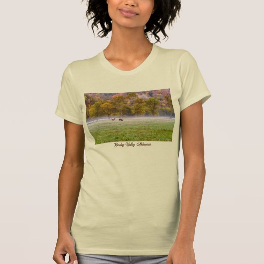 放牧エルクカップル女性のTシャツ Tシャツ (正面)