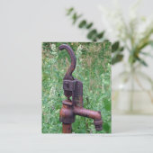 放置された農場の水なしの錆びた蛇口 ポストカード (スタンド正面)