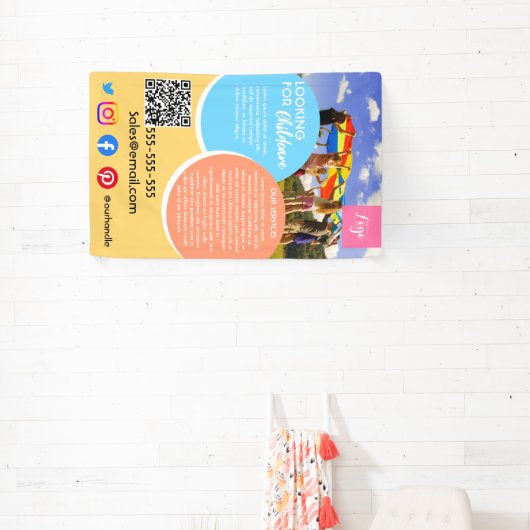 放課後のベビーシッターの保育生活の親切さ 横断幕 (インサイチュ)