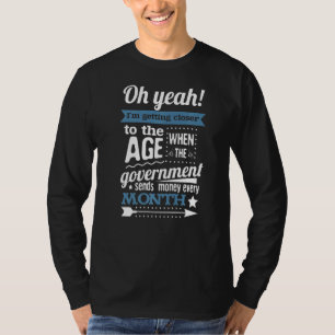 政府の時代に近づく Tシャツ