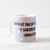 政府は問題のマグを解決しません コーヒーマグカップ (正面左)