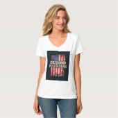 政治家に資金を貸し出す Tシャツ (正面フル)