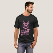 政治的抗議をする猫 Tシャツ (正面フル)