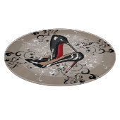 敏感でスタイリッシュな背景が付いている赤い底靴 カッティングボード (角)