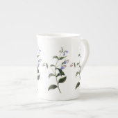 敏感で青い野生の花の植物の骨灰磁器のマグ ボーンチャイナマグカップ (正面右)