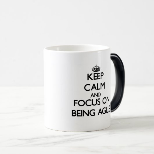 敏捷があることの平静そして焦点を保って下さい モーフィングマグカップ (正面右)