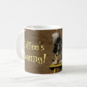 敏捷のシーソでつるしているシェットランド・シープドッグ コーヒーマグカップ (正面左)