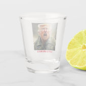 救アメリカとトランプ統一されたは立つ ショットグラス (裏面)