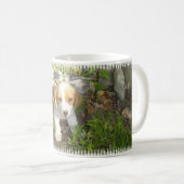 救助された子犬 コーヒーマグカップ (正面右)