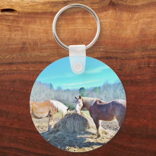 救助荷車を引く馬食べの干し草 キーホルダー (正面)
