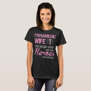 救急医療隊員の妻の人々は決して英雄に結婚したなI会いません Tシャツ