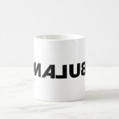 救急車-後方に コーヒーマグカップ (中央)