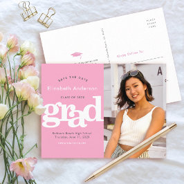 救日付ピンク卒業写真はっきりしたタイポグラフィ インビテーションポストカード