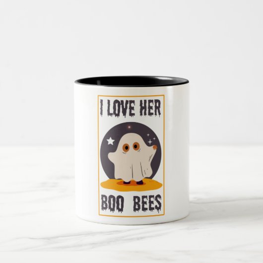 救The boo bees – 私は彼女のboo beesハロウィーンが大好き ツートーンマグカップ (中央)