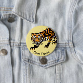 救TIGERS -絶滅危惧動物グラフィック – 黄色 缶バッジ (インサイチュ)