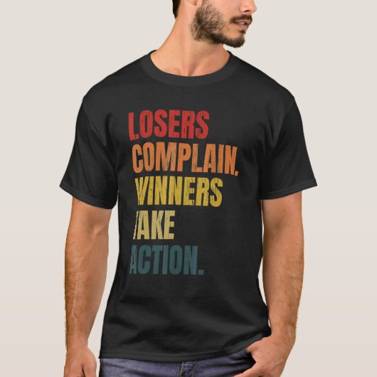敗者は勝者が行動Teeを取る不満を言う Tシャツ (正面)