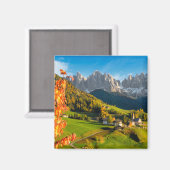 教会とドロミテスの風景の秋 マグネット (正面/裏面)