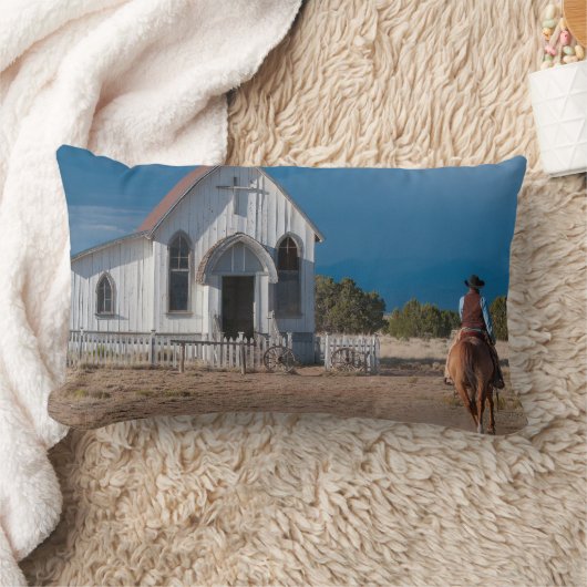 教会に馬に乗る西カウボーイ ランバークッション (ブランケット)