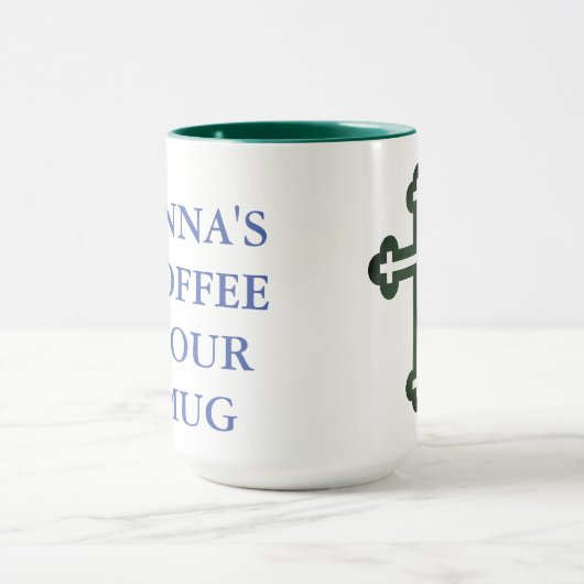 教会のコーヒー時間のマグカップとクロス マグカップ (中央)