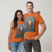 教会のステンドグラス窓 Tシャツ (ユニセックス)