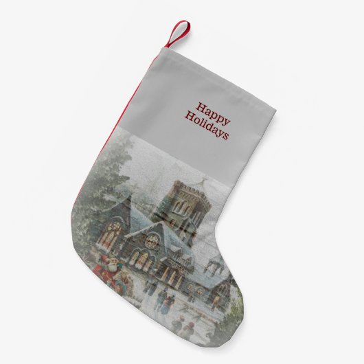 教会の前に子供がいる古いサンタ スモールクリスマスストッキング (正面 (吊り時))