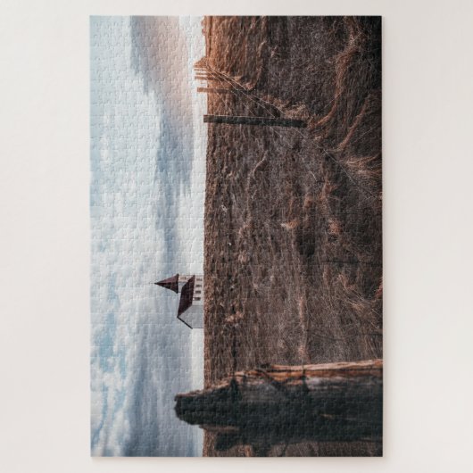 教会の建物と日没時の干し草フィールド ジグソーパズル (縦)