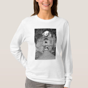 教会の眺め、c.1052-67 tシャツ