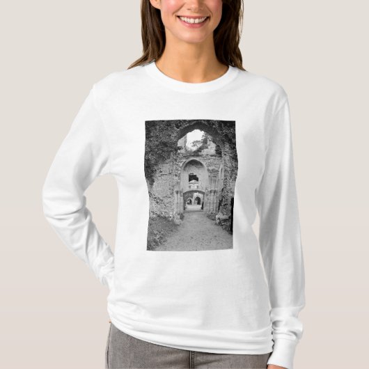 教会の眺め、c.1052-67 tシャツ (正面)