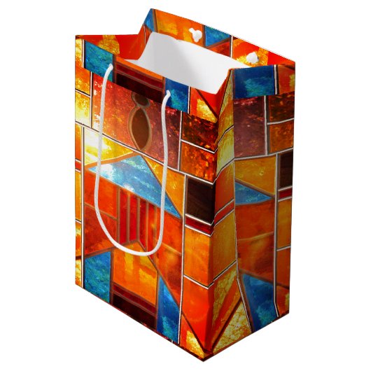 教会の窓から注ぎ出される魔法の光 ミディアムペーパーバッグ (正面アングル)