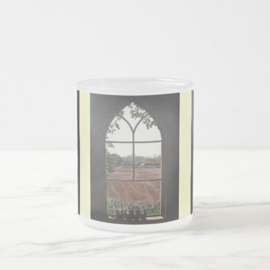 教会絵を描の窓からの風景の眺め フロストグラスマグカップ (中央)