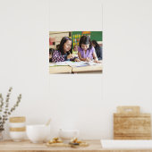 教室で一緒に働く学生 ポスター (キッチン)