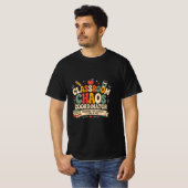 教室の混乱をまとめる人 Tシャツ (正面フル)