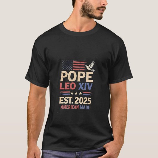 教皇レオ14世。2025年7月4日米国国旗 Tシャツ (正面)