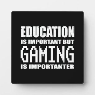 教育とゲームが重要 – おもしろい Gamer フォトプラーク
