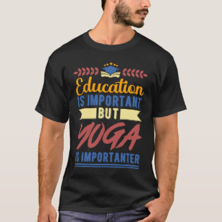 教育は大切だけどヨガはもっと大切 Tシャツ